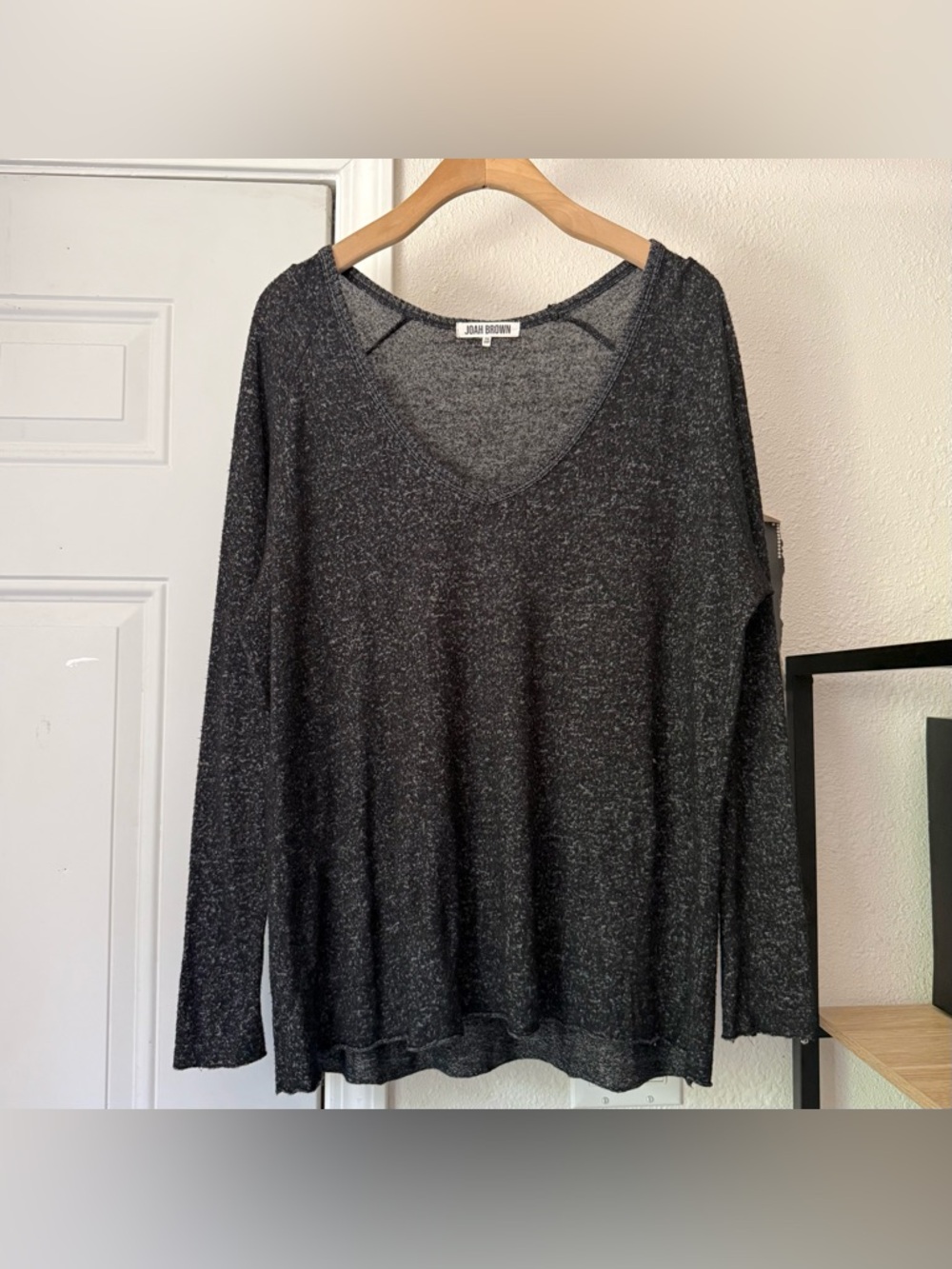 JOAH BROWN charcoal grey v-neck stretchy knit long sleeve pullover sweater